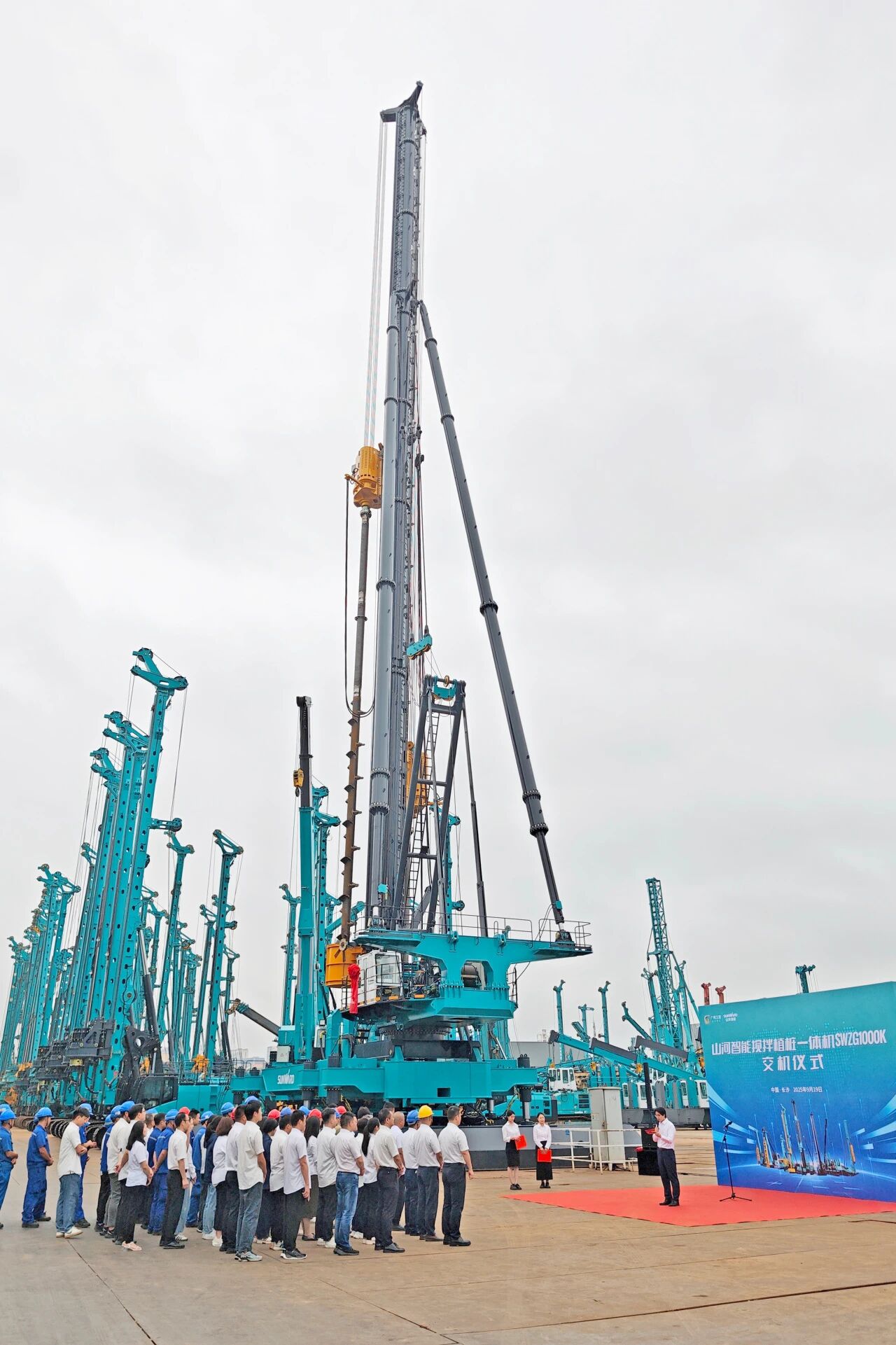 破局深基施工！山河智能攪拌中掘植樁一體機重磅交付