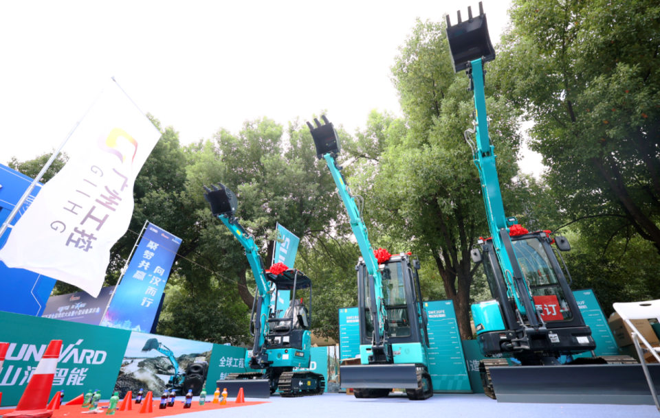 山河智能微挖“天團(tuán)”閃耀武漢，引領(lǐng)綠色施工潮流