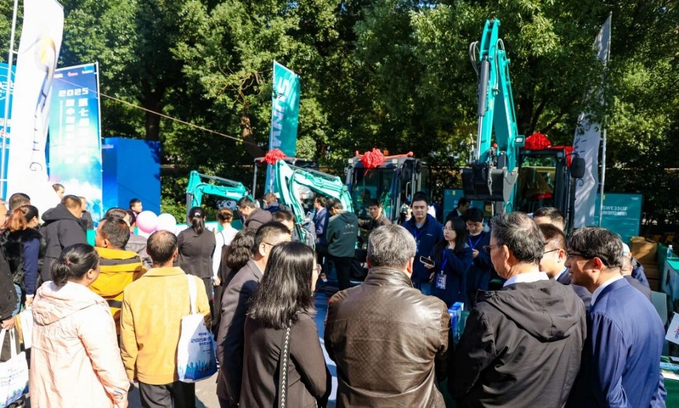 山河智能微挖“天團(tuán)”閃耀武漢，引領(lǐng)綠色施工潮流