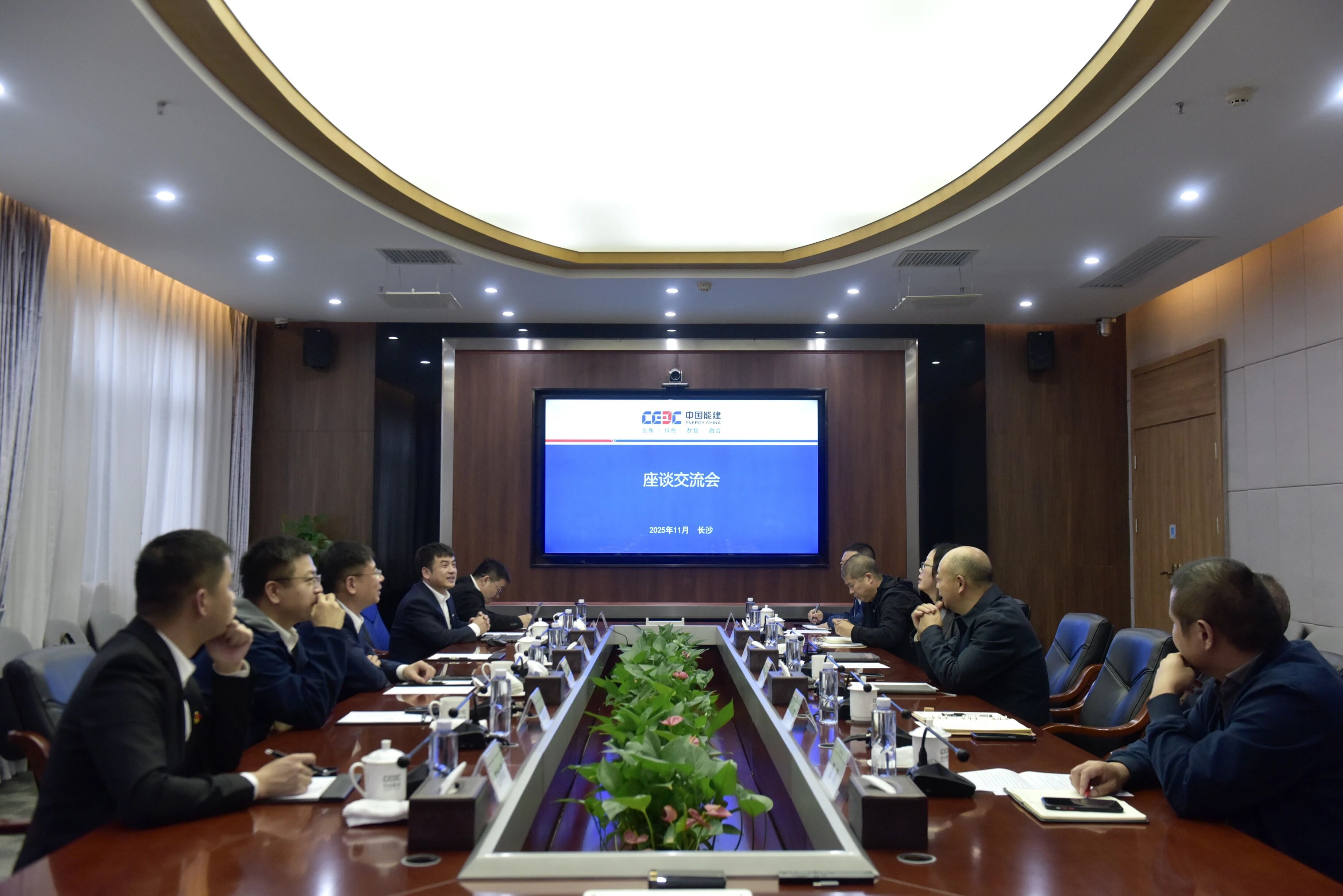 山河智能與易普力開展座談交流，譜寫互利共贏新篇章