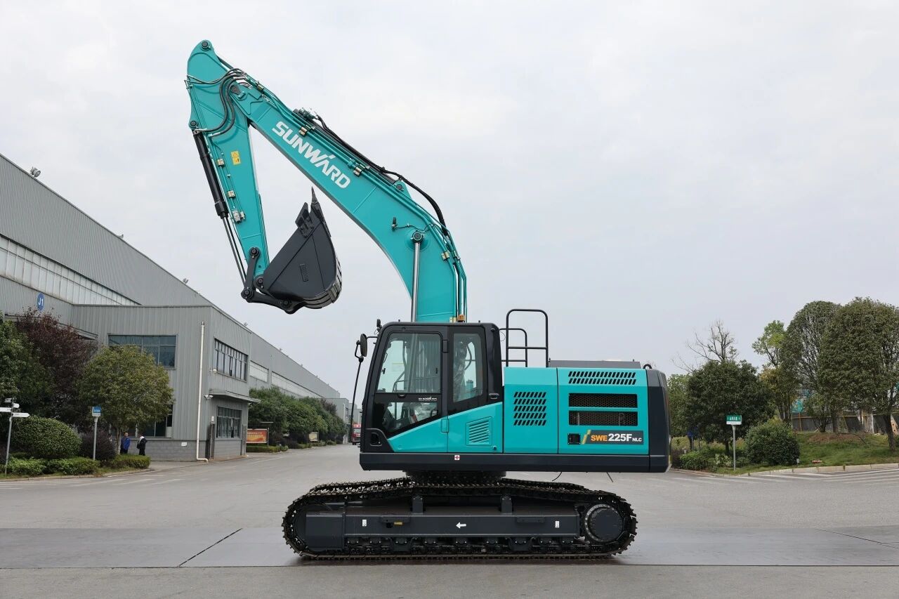 “雙子星”閃耀！山河智能兩款履帶式液壓挖掘機成功下線