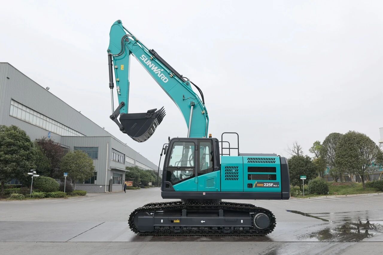 “雙子星”閃耀！山河智能兩款履帶式液壓挖掘機成功下線