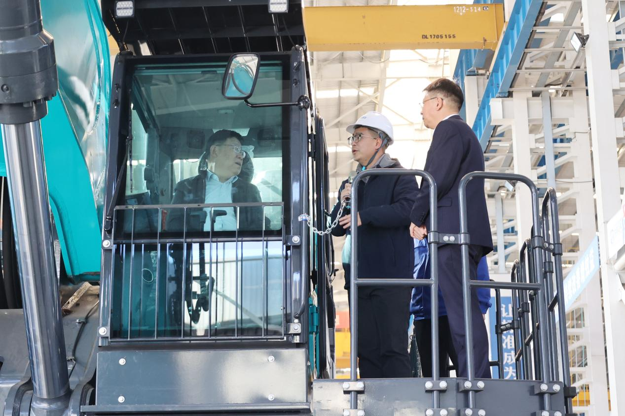 新礦投資集團(tuán)黨委書記、董事長王漠到訪山河智能